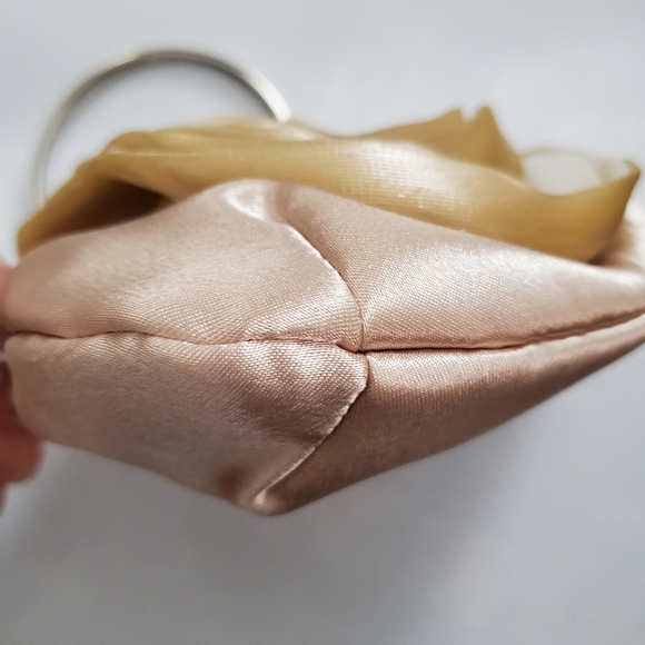 NWT Creamý Rosette Evening Handbag Georgette Satin Silvertone Round Ring Handle - Picture 7 of 11